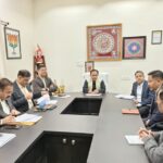 सड़क परियोजनाओं की प्रगति की समीक्षा, विभागों को तेजी से काम पूरा करने के निर्देश