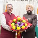 राजभवन का नाम लोक भवन होने पर राज्यपाल को बधाई एवं शुभकामनाएं देते कैबिनेट मंत्री गणेश जोशी