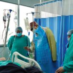 महाराज ने एम्स पहुंचकर गुलदार के हमले में घायल कंचन देवी का जाना हालचाल