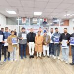 कैबिनेट मंत्री डॉ. धन सिंह रावत ने 14 प्रयोगशाला सहायकों को सौंपे नियुक्ति पत्र