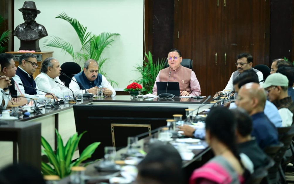 लंबित शिकायतों के निस्तारण के लिए चलाया जाए विशेष अभियान- सीएम धामी