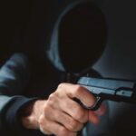 वाराणसी में 80 लाख की डकैती, कार सवार कर्मचारी को बनाया निशाना