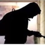 आगरा में छत काटकर डकैती, बदमाशों ने परिवार को बंधक बनाकर लूटी 30 किलो चांदी