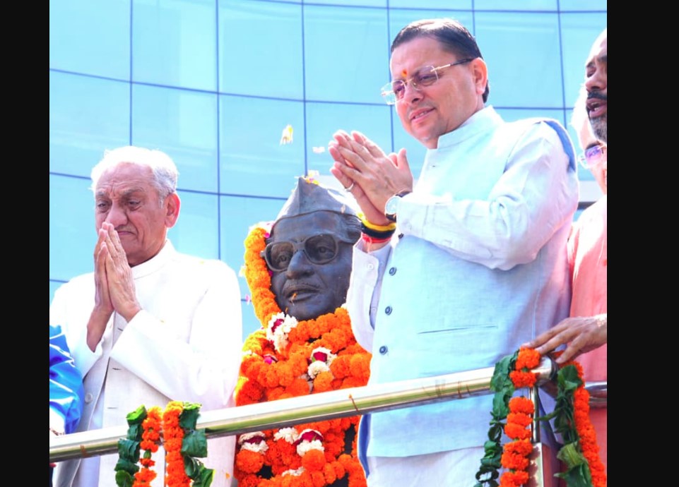 मुख्यमंत्री धामी ने हेमवती नंदन बहुगुणा की जयंती पर दी श्रद्धांजलि