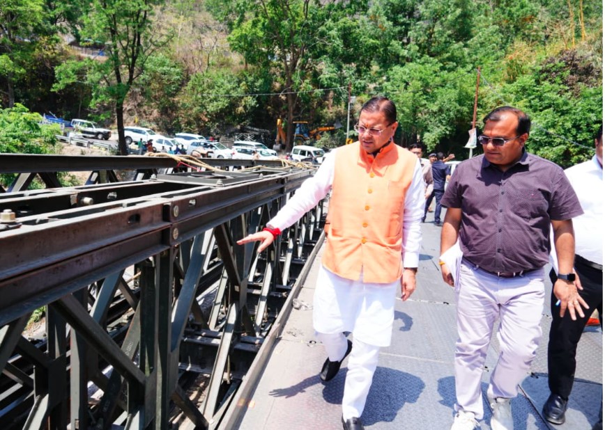 मुख्यमंत्री धामी ने मसूरी रोड स्थित शिव मंदिर के निर्माणाधीन पुल का किया स्थलीय निरीक्षण