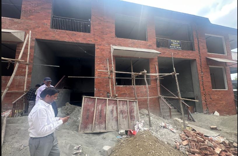 मेहुवाला माफी में 15 से 20 बीघा अवैध प्लॉटिंग पर चला एमडीडीए का बुलडोजर