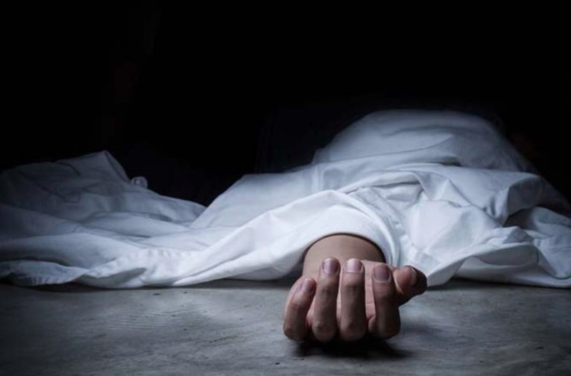 एक ही परिवार के तीन लोगों की संदिग्ध हालात में मौत, घर के अंदर मिले शव