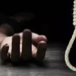 घर के अंदर फंदे से लटका मिला युवक का शव, मचा हड़कंप