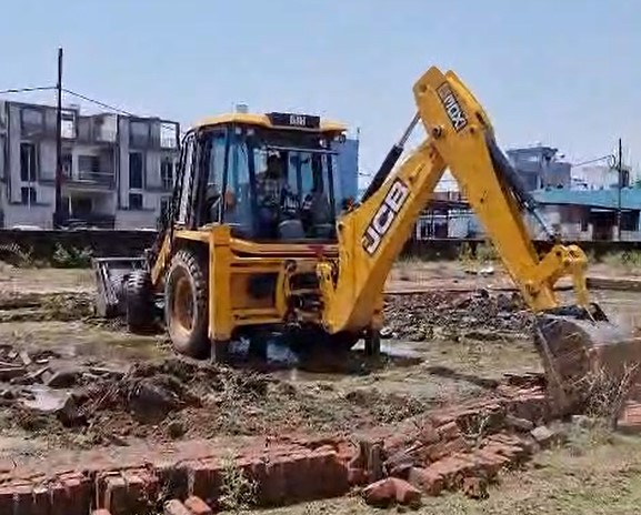 एमडीडीए की बड़ी कार्रवाई, अवैध निर्माणों पर चला प्रशासनिक बुलडोजर