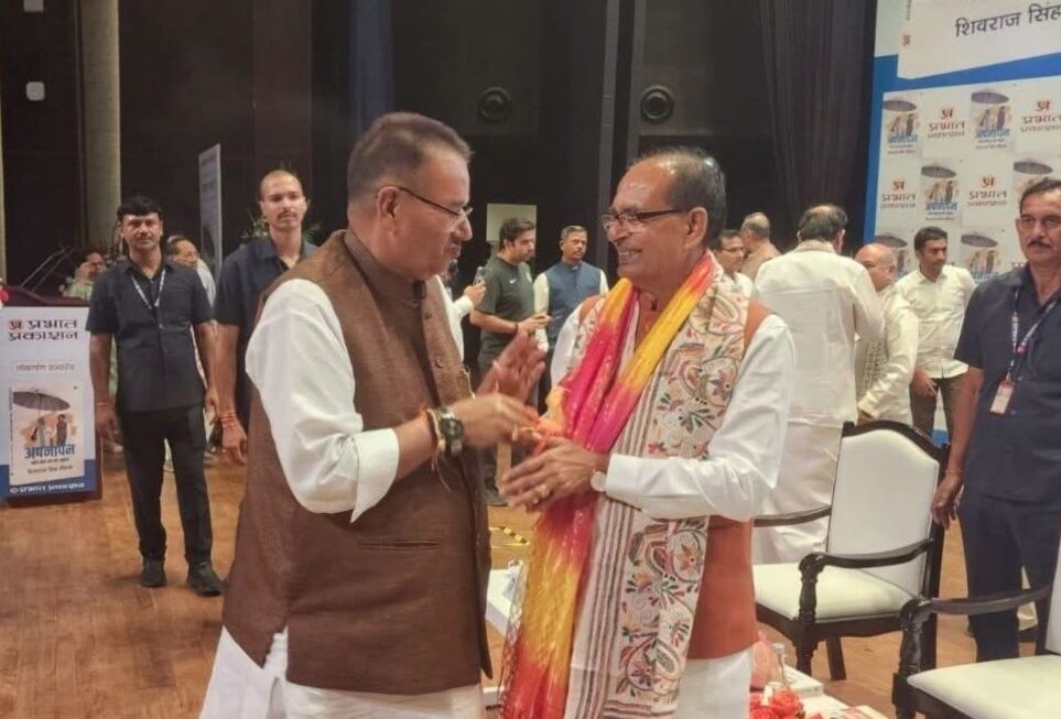  “अपनापन – नरेंद्र मोदी संग मेरे अनुभव” पुस्तक का विमोचन, कृषि मंत्री गणेश जोशी हुए शामिल