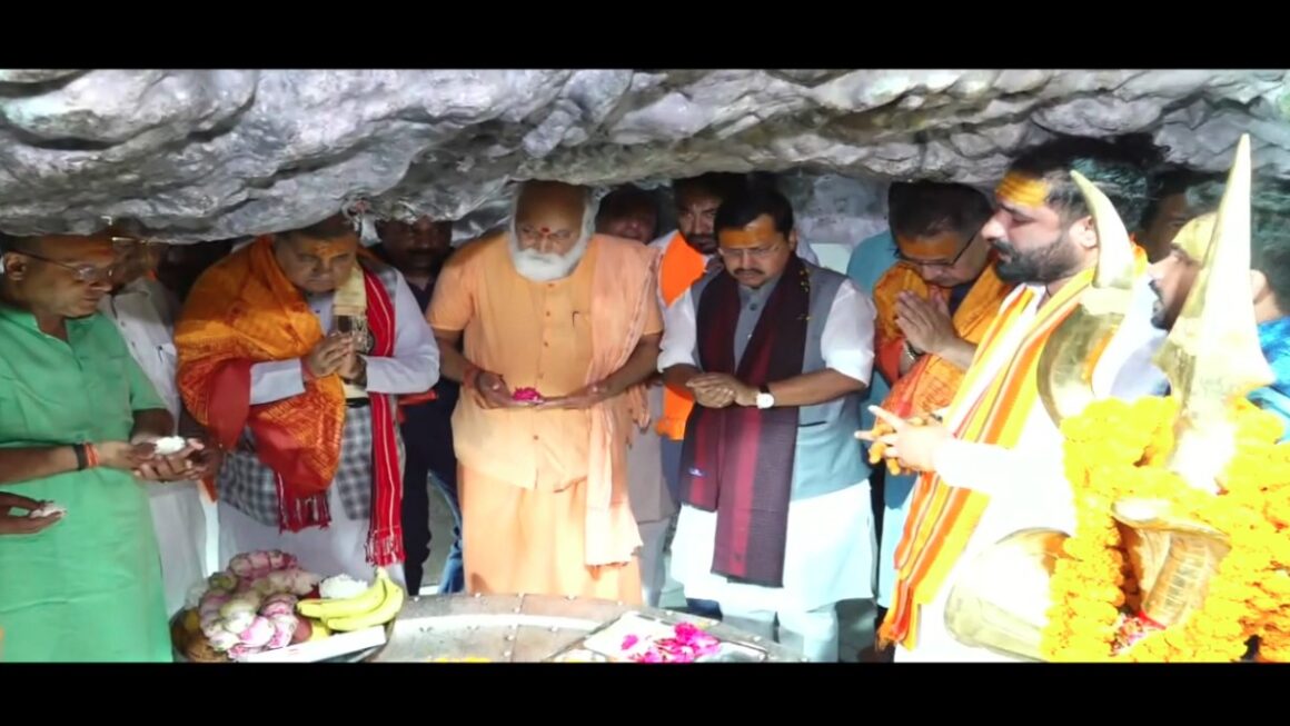 भाजपा के राष्ट्रीय अध्यक्ष नितिन नवीन ने टपकेश्वर महादेव मंदिर में की पूजा-अर्चना