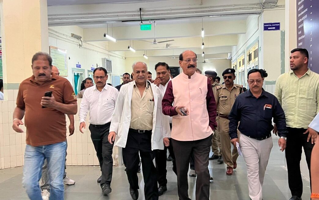 स्वास्थ्य मंत्री सुबोध उनियाल ने डॉक्टर सुशीला तिवारी अस्पताल का किया औचक निरीक्षण