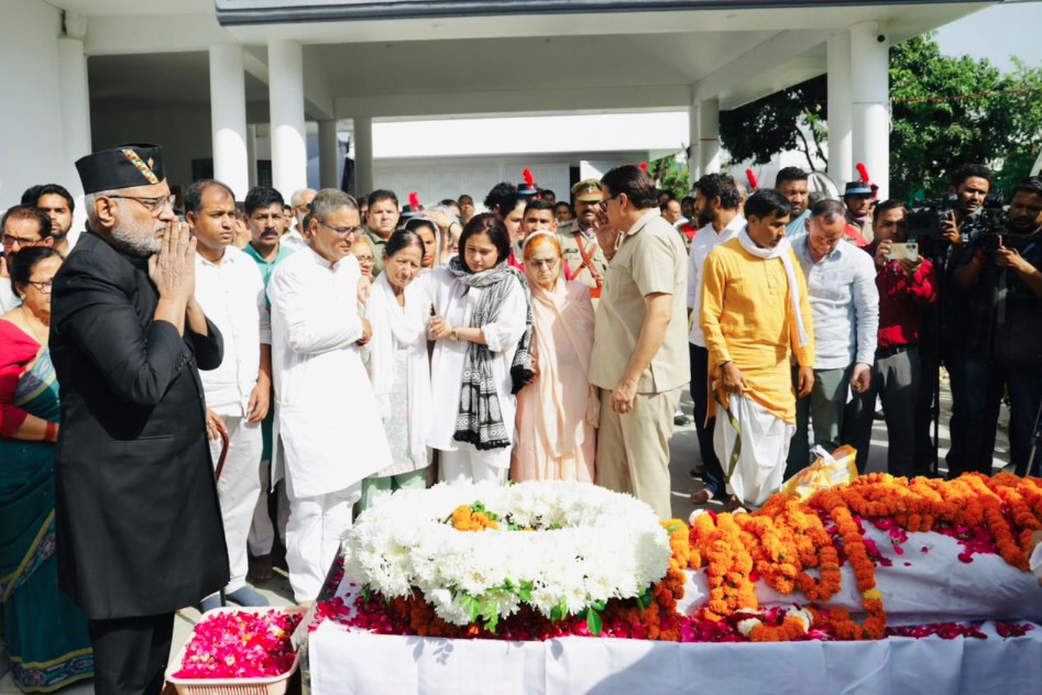 पूर्व सीएम खंडूड़ी के निधन पर उपराष्ट्रपति ने जताया शोक, आवास पर पहुंच कर दी भावभीनी श्रद्धांजलि