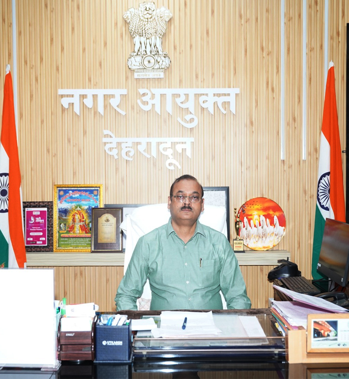 सहायक नगर आयुक्त के कक्ष में शराब पीकर बदतमीजी करने वाले आउटसोर्स कर्मी पर बड़ी कार्रवाई, सेवा समाप्त