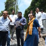 सुरकंडा देवी मंदिर के पास निर्माणाधीन बहुस्तरीय पार्किंग की धीमी प्रगति पर जिलाधिकारी नाराज, कार्य में तेजी लाने के निर्देश