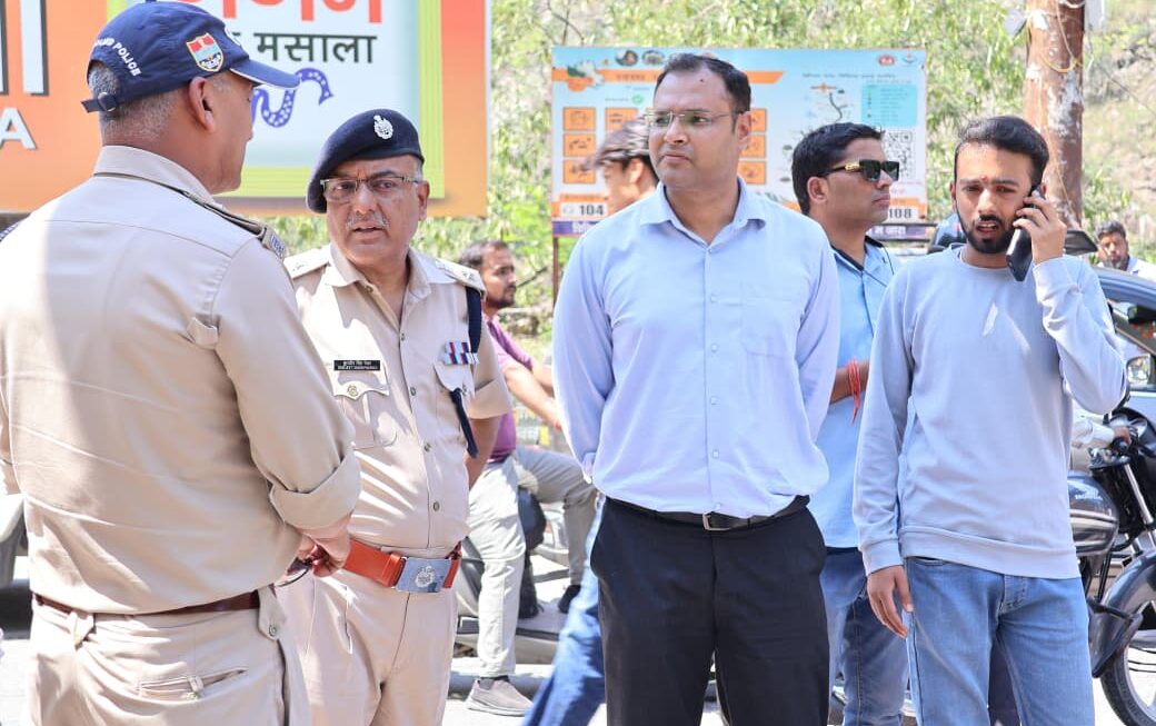कर्णप्रयाग में एनएच-07 पर यातायात सुचारु, विवाद के बाद प्रशासन ने संभाला मोर्चा