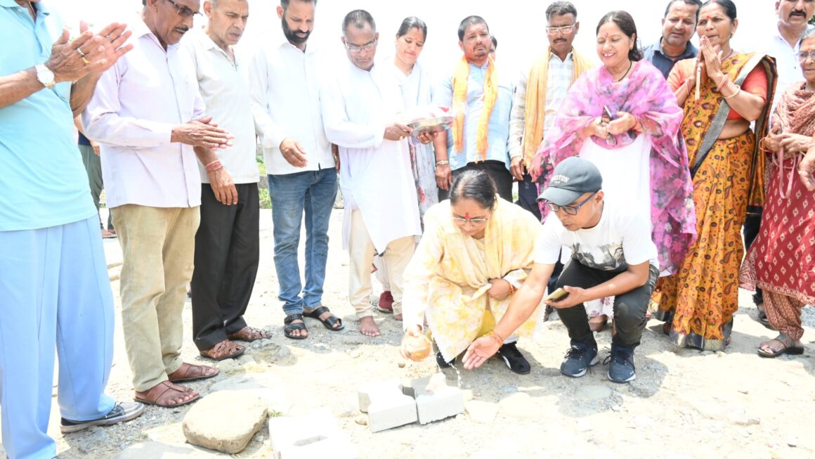 20 साल का इंतजार खत्म: रामदयालपुर में इंटरलॉकिंग टाइल्स मार्ग का लोकार्पण