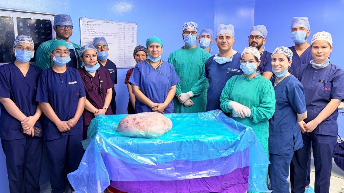 पेट में 15 किलो की गाँठ लेकर पहुंची महिला, सफल कैंसर सर्जरी से मिली नई जिंदगी