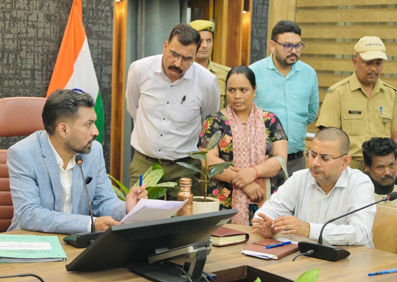 अतिक्रमण, अवैध निर्माण और आपदा से जुड़े मामलों पर डीएम का कड़ा रूख, अधिकारियों दिए सख्त निर्देश