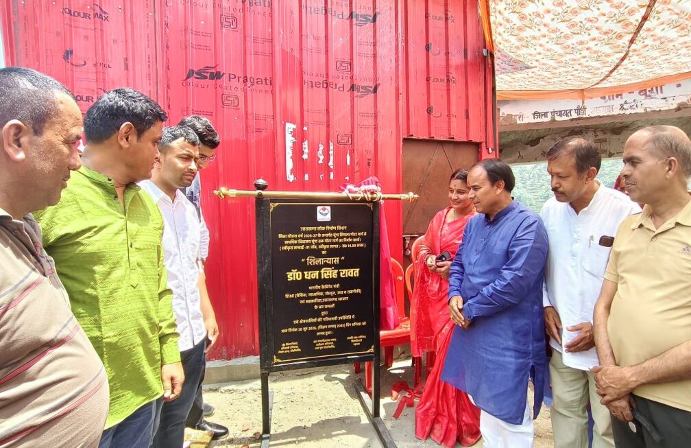 कैबिनेट मंत्री डॉ. धन सिंह रावत ने पाबौ में प्रस्तावित मोटर मार्ग के निर्माण कार्य का किया शिलान्यास