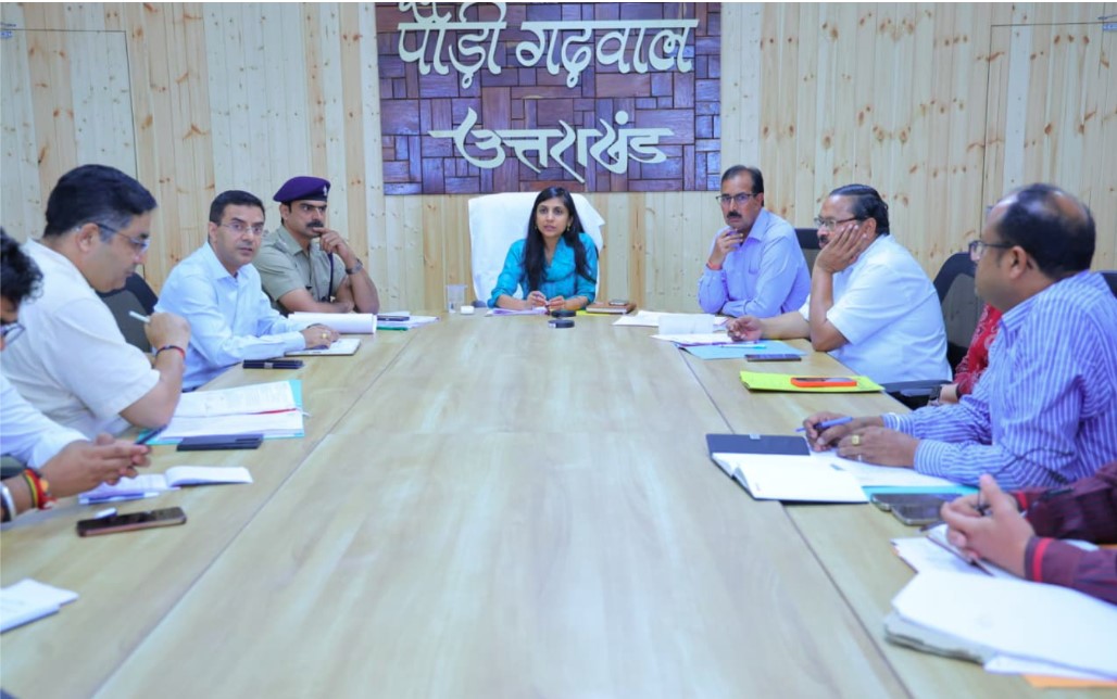 कांवड़ यात्रा की तैयारियों को लेकर जिलाधिकारी ने की व्यापक समीक्षा