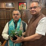 भाजपा के राष्ट्रीय महामंत्री तरुण चुघ से मिले कैबिनेट मंत्री गणेश जोशी