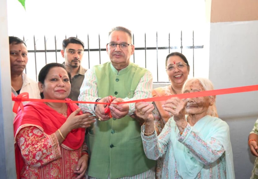 कैबिनेट मंत्री गणेश जोशी ने गोरखा कल्याण परिषद की अध्यक्ष ज्योति कोटिया के कार्यालय का  किया शुभारंभ