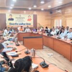 कैबिनेट मंत्री भरत सिंह चौधरी ने विभागीय समीक्षा बैठक में योजनाओं की प्रगति का लिया जायजा