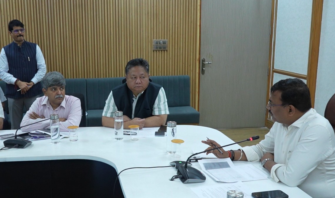 मुख्य सचिव ने प्रधानमंत्री द्वारा शिलान्यास किए गए प्रोजेक्ट्स की प्रगति की समीक्षा की