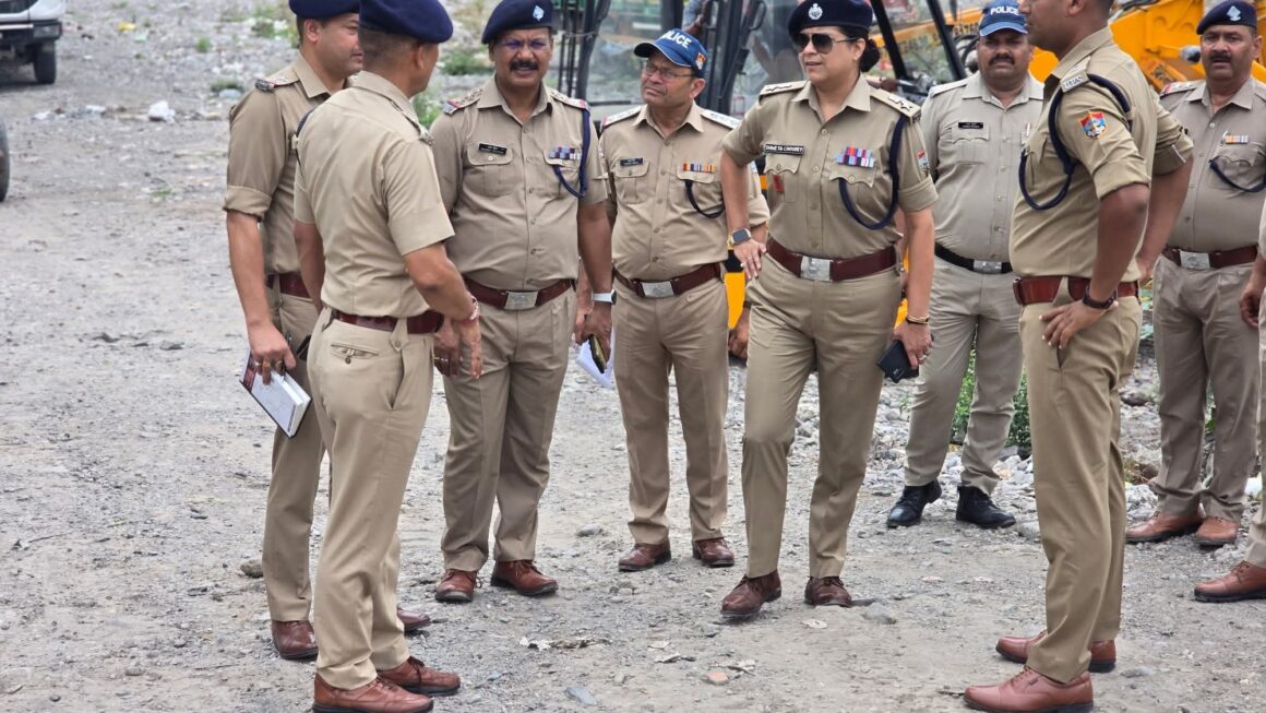 कांवड़ यात्रा-2026: एसएसपी श्वेता चौबे ने मुनि की रेती में सुरक्षा व्यवस्थाओं का लिया जायजा