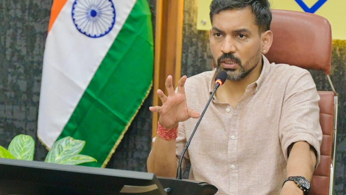 07 जुलाई तक जमा करें गणना प्रपत्र, वरना मतदाता सूची से नाम छूटने का खतरा: डीएम
