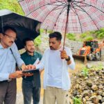 भारी बारिश के बीच ग्राउंड जीरो पर उतरे डीएम, कार्लीगाढ़, सहस्रधारा और सपेरा बस्ती का लिया जायजा, दिए सुरक्षा के सख्त निर्देश