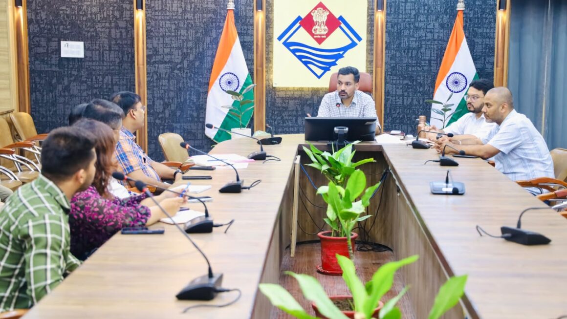 डीएम ने की ई-आफिस प्रगति समीक्षा, तकनीकी समस्याओं के शीघ्र समाधान के दिए निर्देश