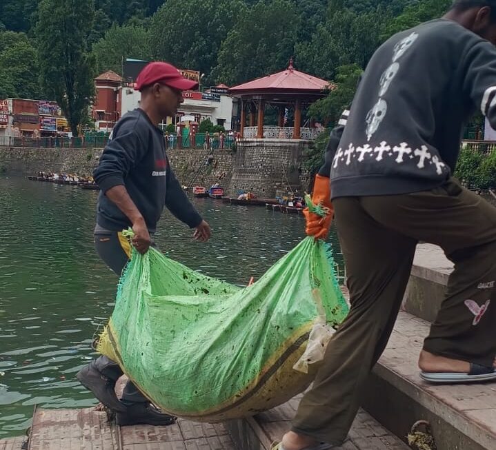 सोशल मीडिया पर शिकायत का त्वरित संज्ञान: प्रभारी जिलाधिकारी के निर्देश पर चला नैनीझील में बृहद सफाई अभियान
