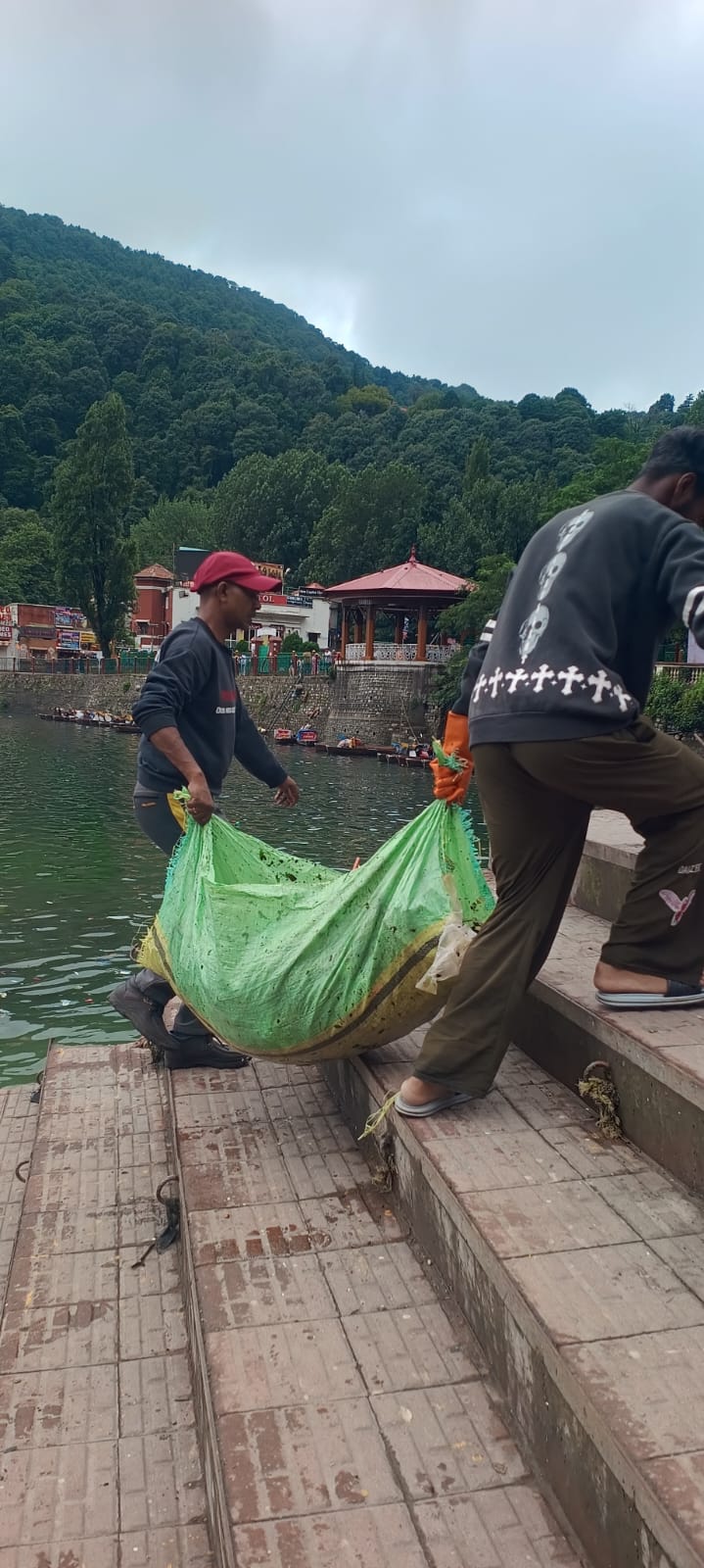 सोशल मीडिया पर शिकायत का त्वरित संज्ञान: प्रभारी जिलाधिकारी के निर्देश पर चला नैनीझील में बृहद सफाई अभियान