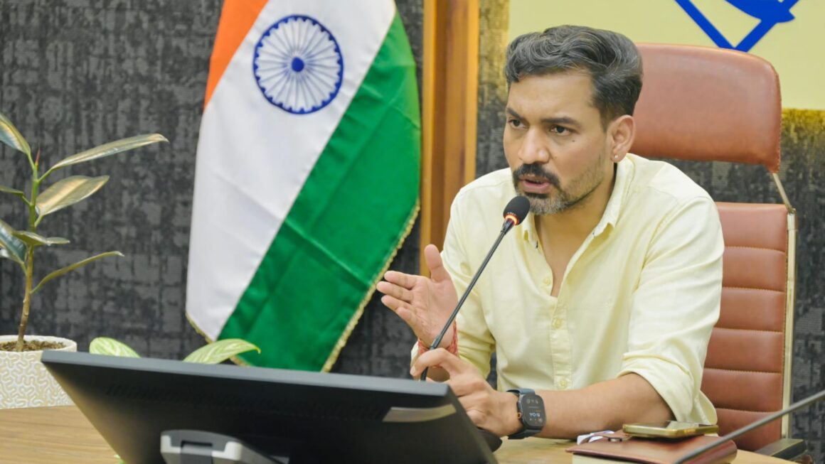 जल जीवन मिशन की अधूरी परियोजनाएं जल्द पूरी करें, लापरवाही पर सख्त डीएम