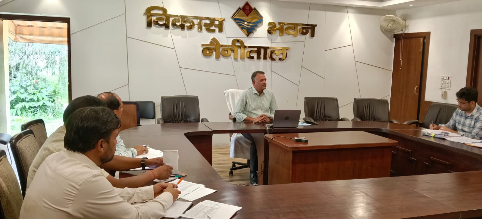 नैनीताल के शैडो क्षेत्रों में 15 दिन में मोबाइल नेटवर्क सुधारने के निर्देश, CDO ने टेलीकॉम कंपनियों की लगाई क्लास