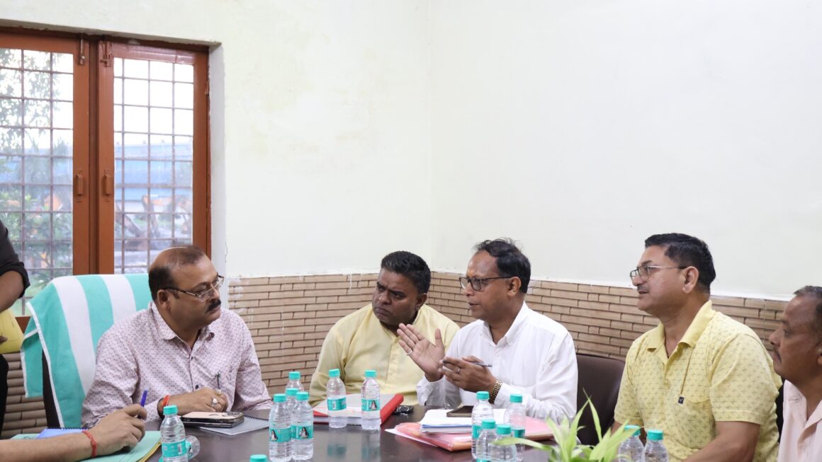 शीशमबाड़ा प्लांट की समस्याओं पर नगर आयुक्त सख्त, कूड़ा निस्तारण और प्लांट स्थानांतरण में तेजी के निर्देश