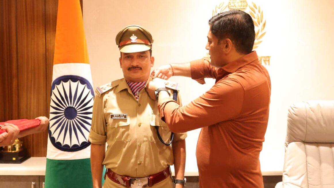 उप निरीक्षक से निरीक्षक बने कुन्दन राम, SSP ने पिपिंग सेरेमनी में किया सम्मानित