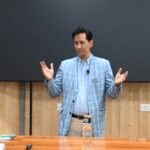 कुमाऊं आयुक्त ने आधारभूत प्रशिक्षण कार्यक्रम में सहभागियों को समझाए कमिश्नरी के कार्य