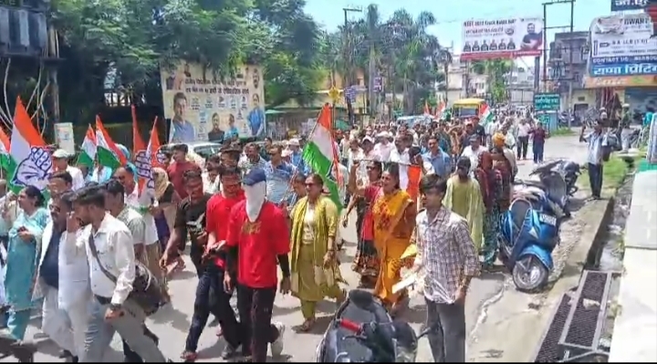 कोटद्वार में कांग्रेस का विरोध मार्च, पेपर लीक और छात्रों पर कार्रवाई के विरोध में तहसील का घेराव