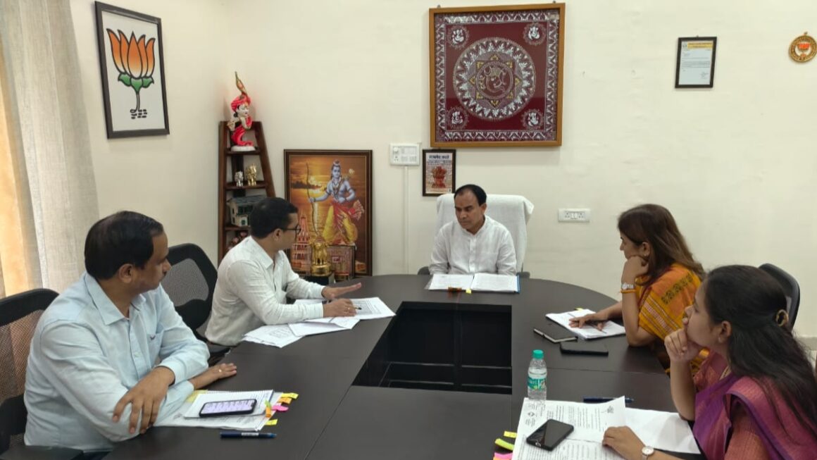 समग्र शिक्षा का बजट खर्च न होने पर शिक्षा मंत्री ने लगाई फटकार, समीक्षा बैठक में अधिकारियों के कसे पेंच