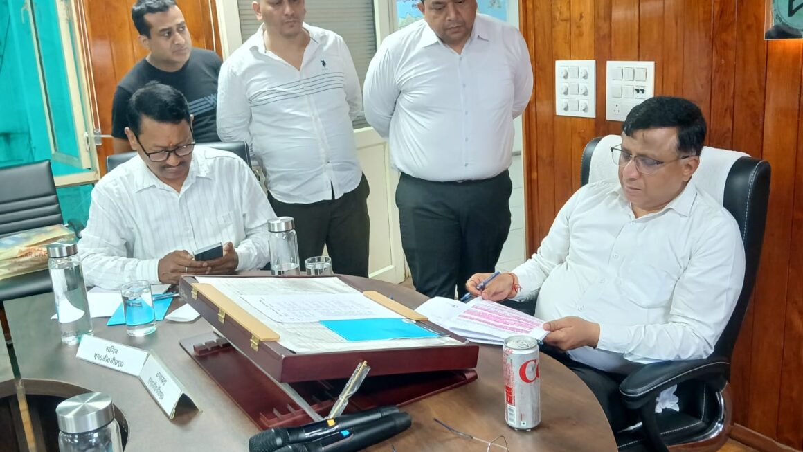 देहरादून के भविष्य की रूपरेखा तय करने में जनता की भागीदारी, दसवें दिन भी जारी रही जनसुनवाई