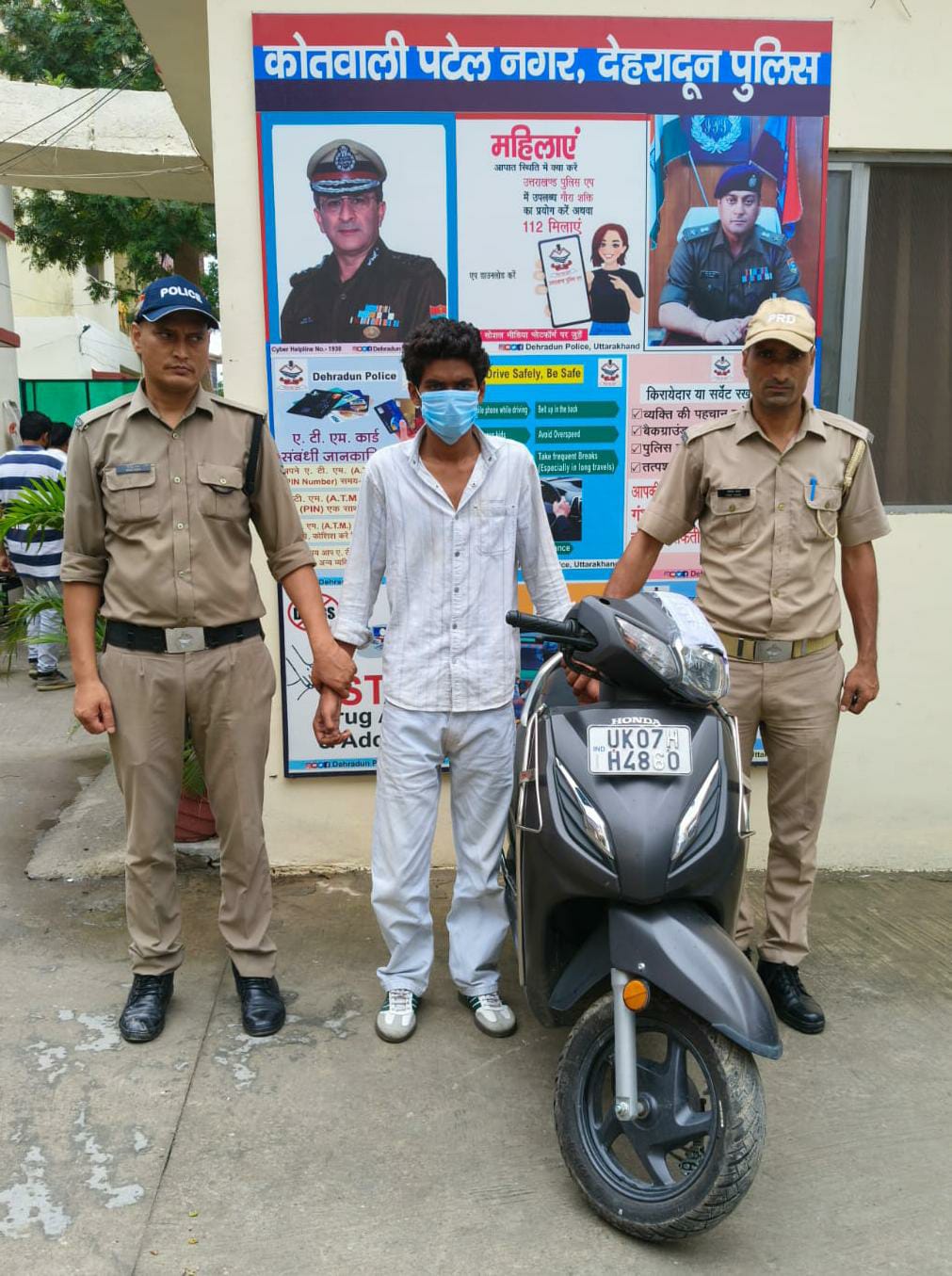 नशे की लत ने बनाया चोर, चोरी की एक्टिवा स्कूटी समेत 19 वर्षीय युवक गिरफ्तार