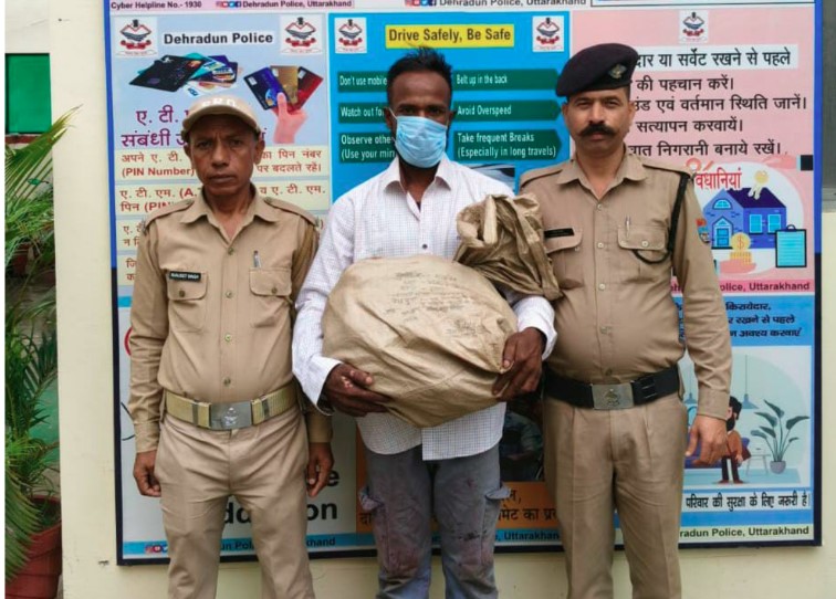 पटेलनगर क्षेत्र में हुई चोरी की घटना का दून पुलिस ने किया खुलासा, आरोपी गिरफ्तार