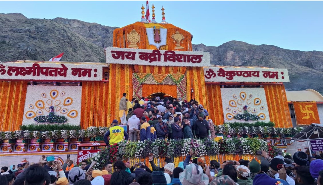 बदरीनाथ धाम के गर्भगृह में स्पाई कैमरे से रिकॉर्डिंग, चमोली पुलिस ने चालान कर डिलीट कराए सभी फुटेज