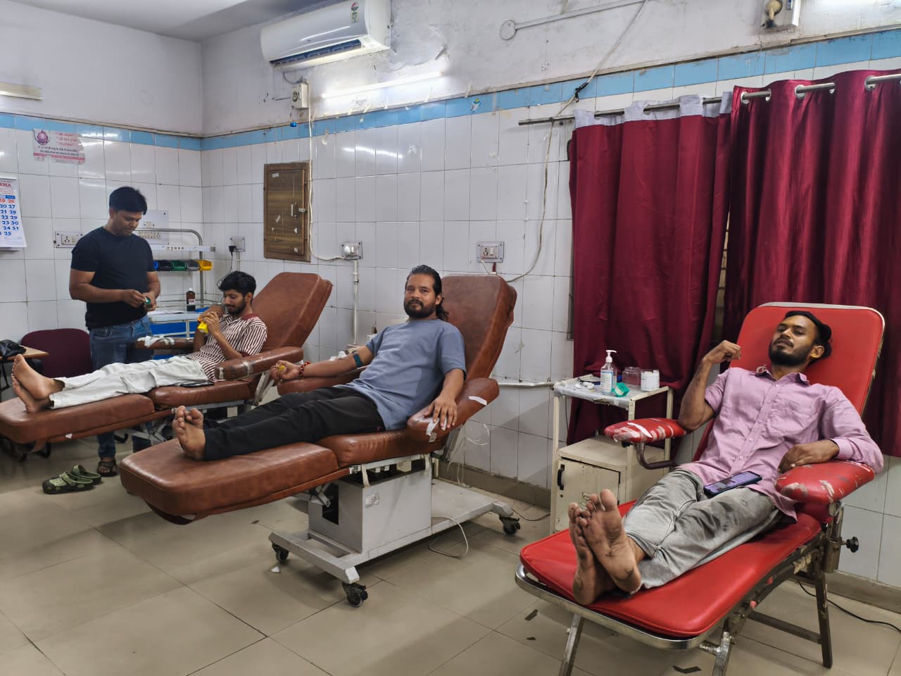 रैबार सांस्कृतिक समिति की अनूठी पहल, दून अस्पताल में स्वैच्छिक रक्तदान कर दिया मानवता का संदेश