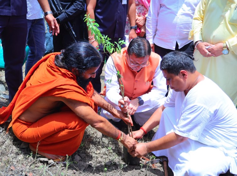 हरेला पर्व पर मालाग्राम पहुंचे मुख्यमंत्री, सघन पौधरोपण कर दिया हरित संरक्षण का संदेश
