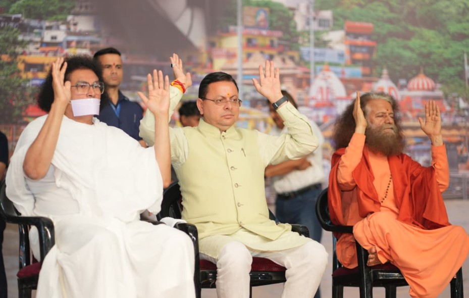 मुख्यमंत्री धामी ने श्रीराम कथा के समापन समारोह में लिया भाग
