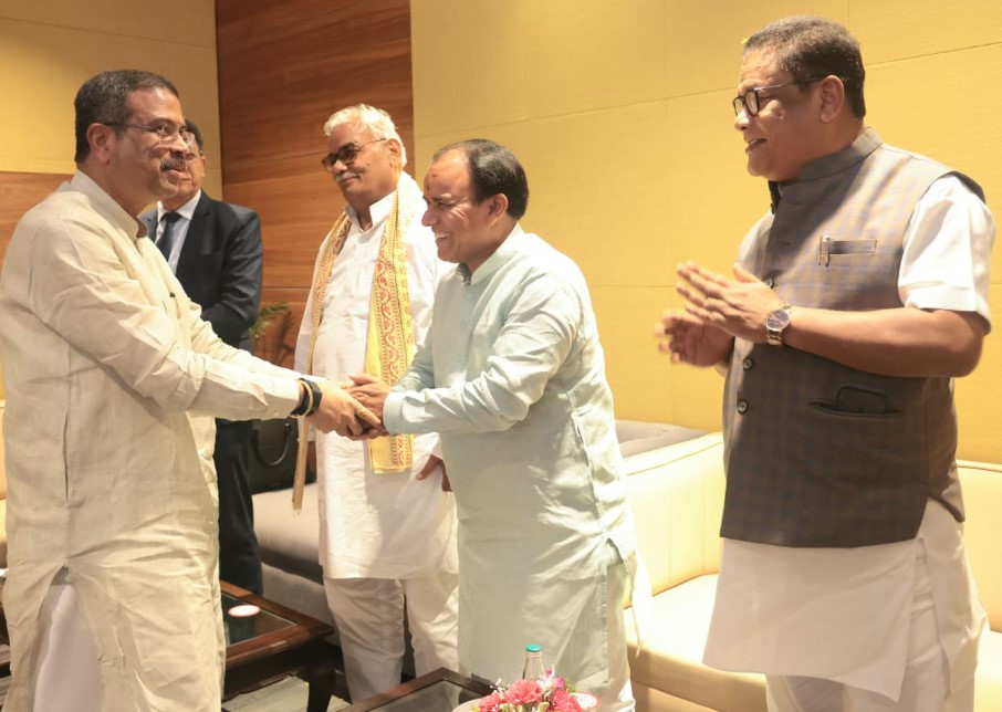 पीएम पोषण योजना के तहत सामग्री लागत में हो वृद्धि- डाॅ. धन सिंह रावत